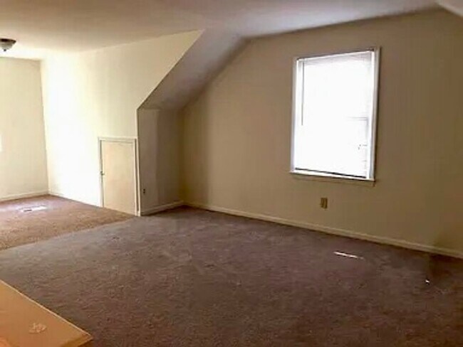 Building Photo - Spacious 3100 sq ft 3 bedroom 2 bath home on over 1.5 acres in Oak Ridge, NC