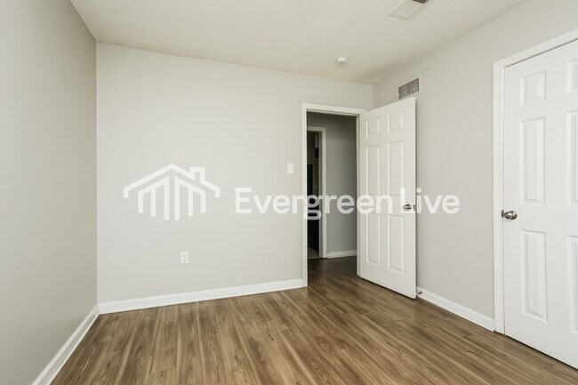 Building Photo - 4983 Appleville St