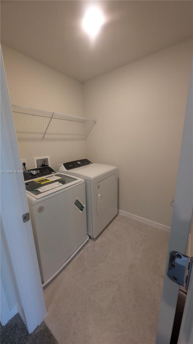 Building Photo - 2031 Alluring Ln