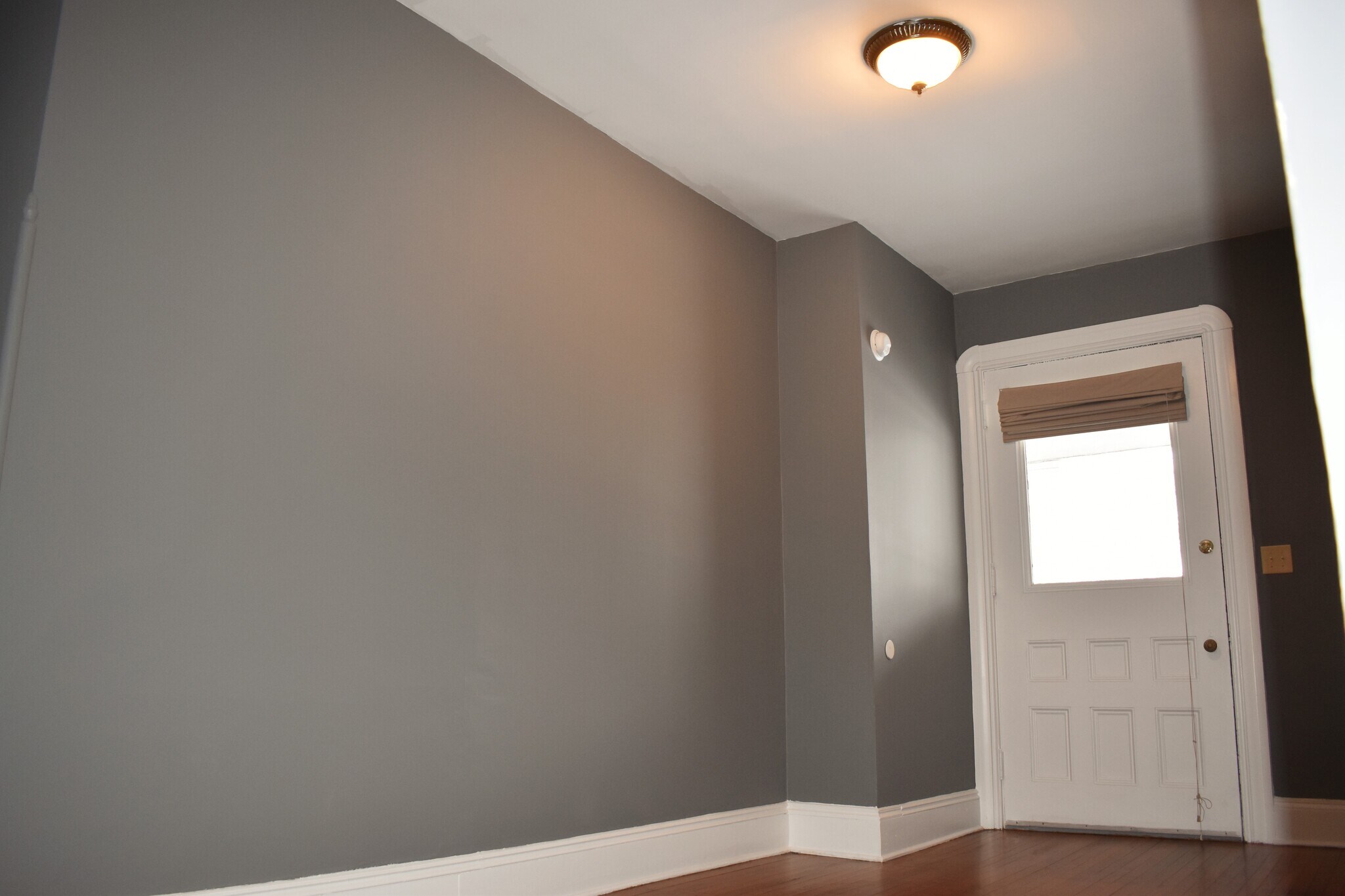 Bonus Room & Front Entry - 533 W Gray St