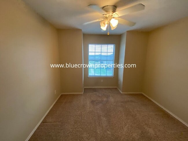 Building Photo - 1829 Carver Dr