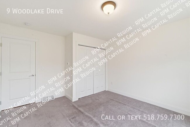 Building Photo - 9 Woodlake Dr