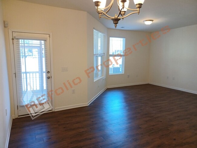 Building Photo - 1056 Historic Cir