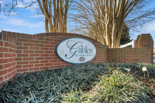 Building Photo - Updated 3-Bed, 2.5-Bath Yorktown Condo with Modern Kitchen, Parking & Community Amenities