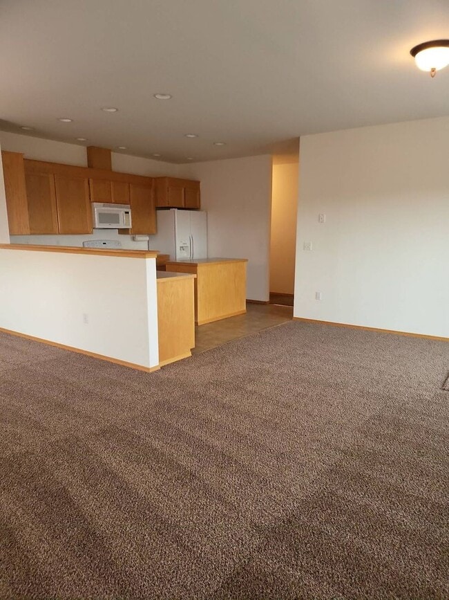 Building Photo - 212 E Linden Ave