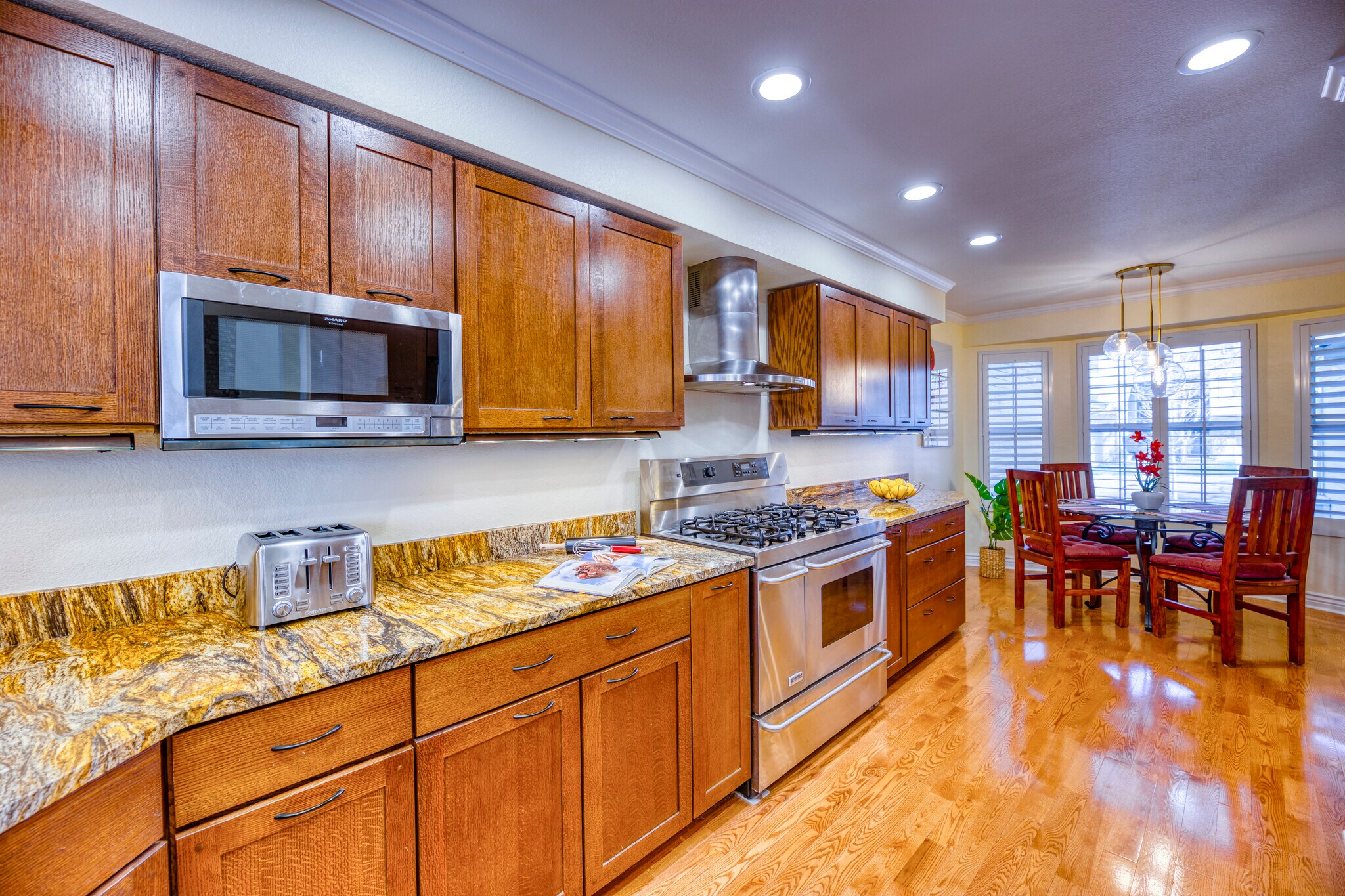 Eat In Kitchen - 1518 E Nichols Cir