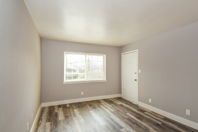 Building Photo - 641 Powder Springs St