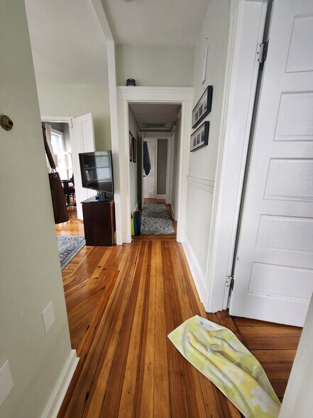 Hallway - 410 Norfolk St
