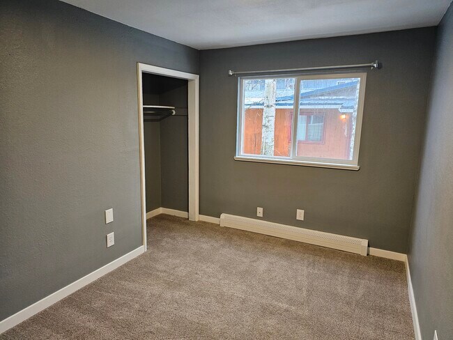 Building Photo - 534 N Bliss St