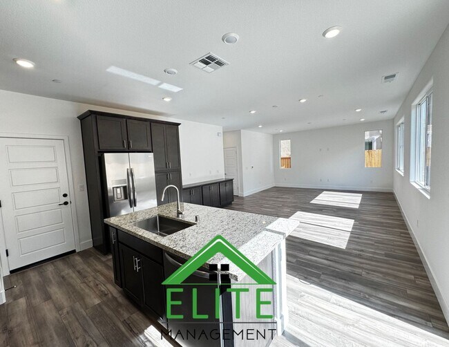 Building Photo - Spacious 4-Bedroom Home in Prime Folsom Lo...