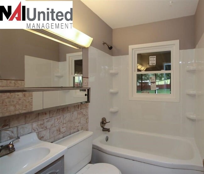 Building Photo - Three bedroom, one bathroom home for rent