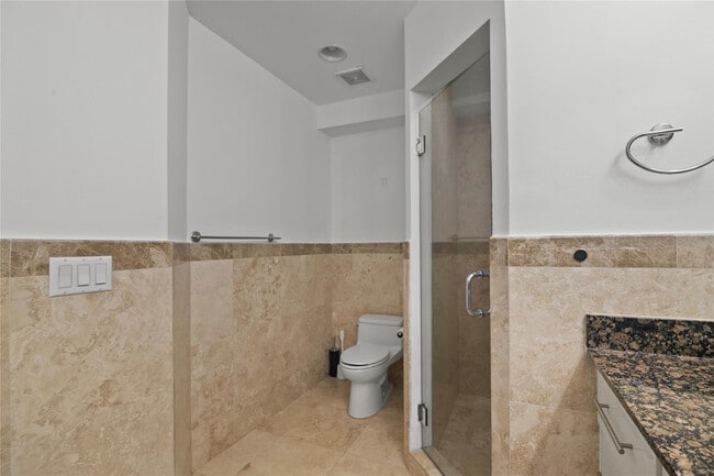 Building Photo - 732 NE 15th Ave