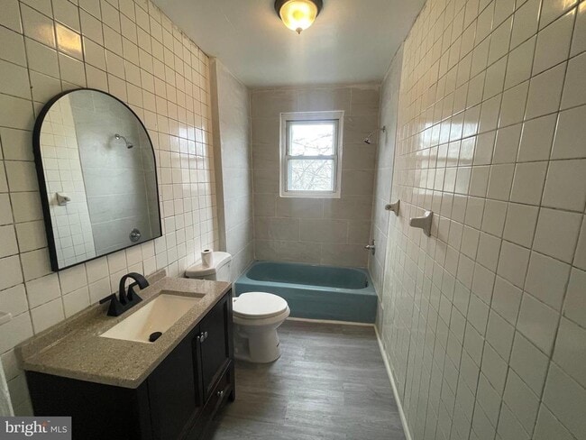 Building Photo - 1901 Broadway