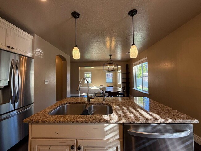 Building Photo - 824 Meadow Marsh Dr