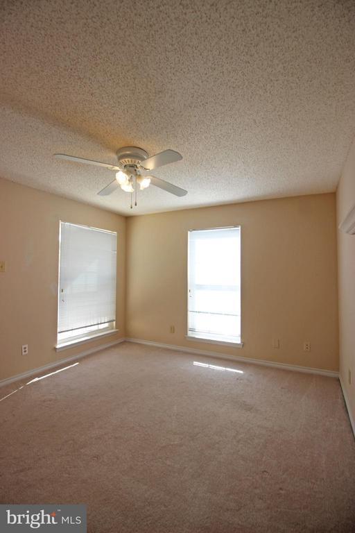 Building Photo - 1543 Lincoln Way