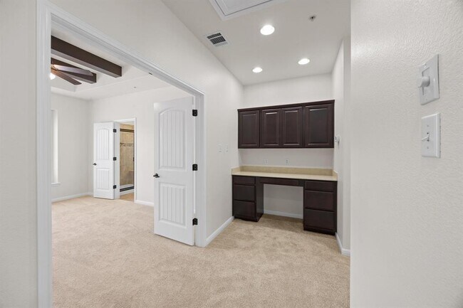 Building Photo - 7220 Wyoming Springs Dr