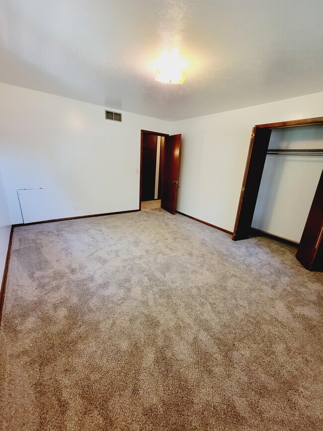 Building Photo - 1044 N Lawrence Ct