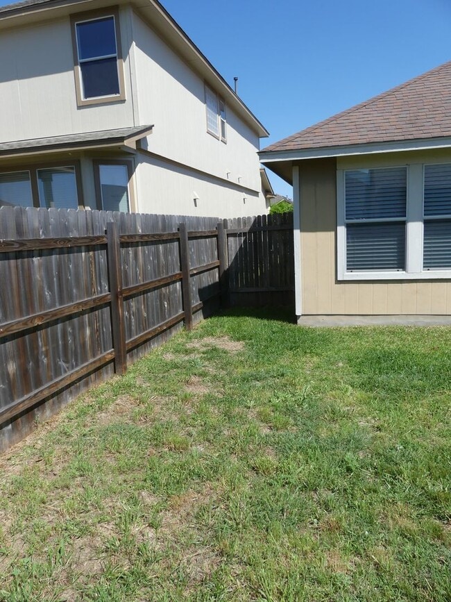 Building Photo - PRICE DROP !!