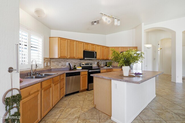 Building Photo - 4441 E Cottonwood Ln