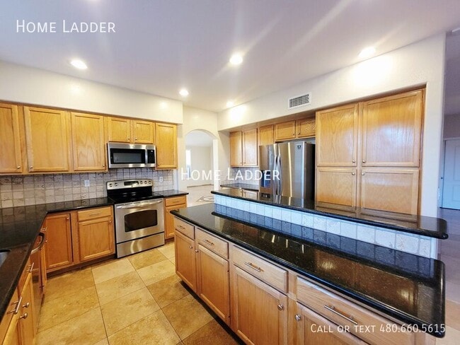 Building Photo - 4027 E Kirkland Rd