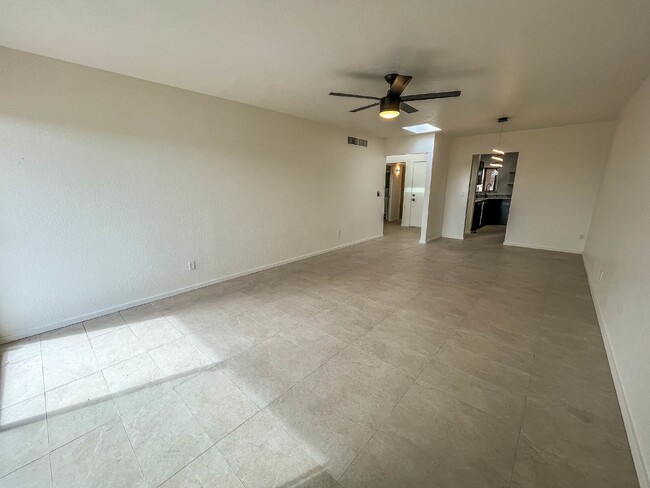 Building Photo - "Charming 2-Bed, 2-Bath Townhouse Retreat ...