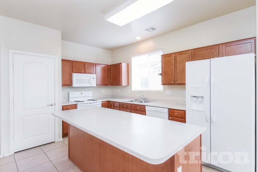 Building Photo - 44369 W Oster Dr