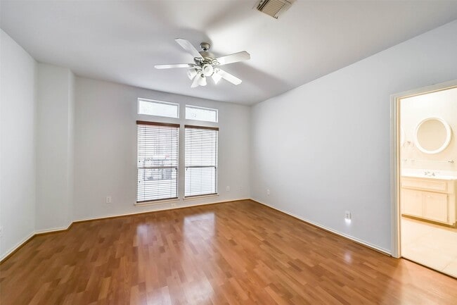 Building Photo - 1241 W 17th St