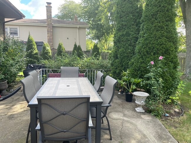 Building Photo - 1925 E Waverly Ln