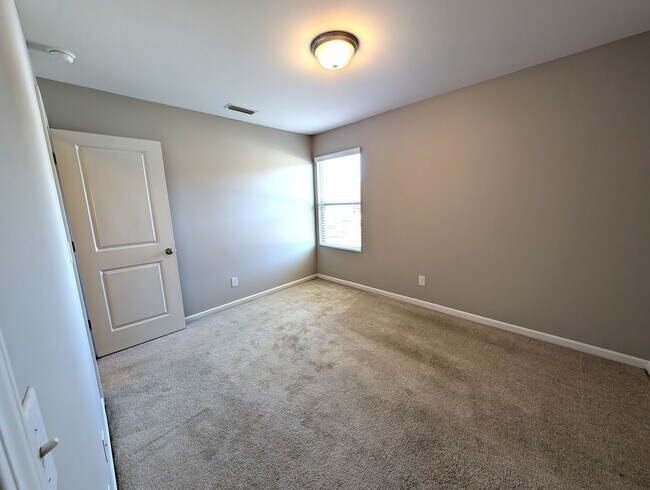 Building Photo - Pristine Home located in the Villages of Back Creek!