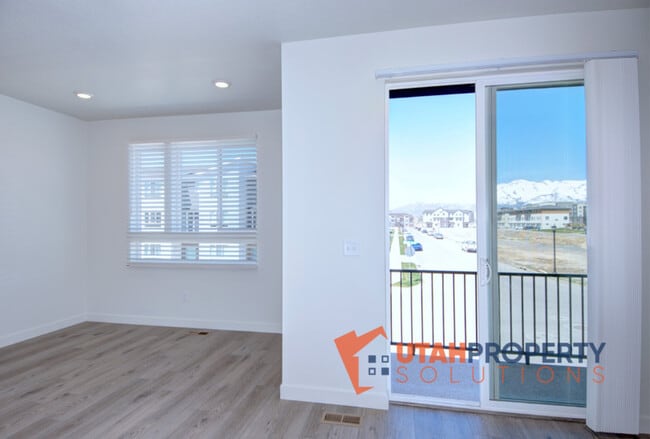 Building Photo - 959 W 540 S