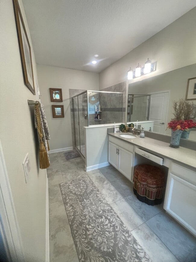 Building Photo - Beautiful, modern home for rent