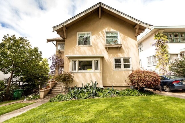Building Photo - Spacious 3BR Home near parks & shops in North Berkeley