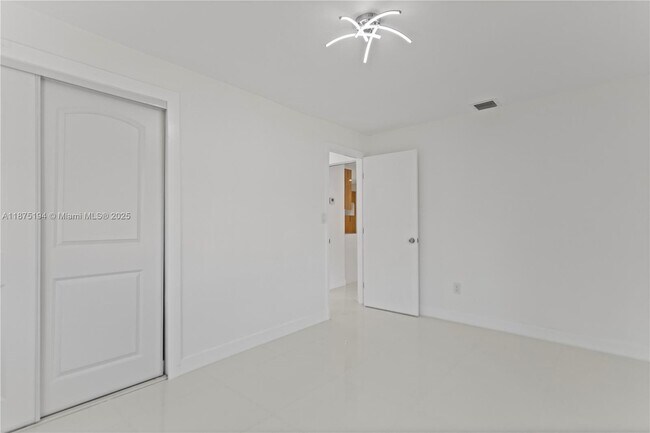 Building Photo - 1524 SW 32nd Ct