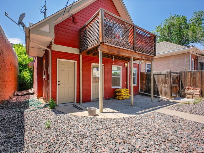 Building Photo - $1,550, 1 bed, 1 bath apartent near wash p...