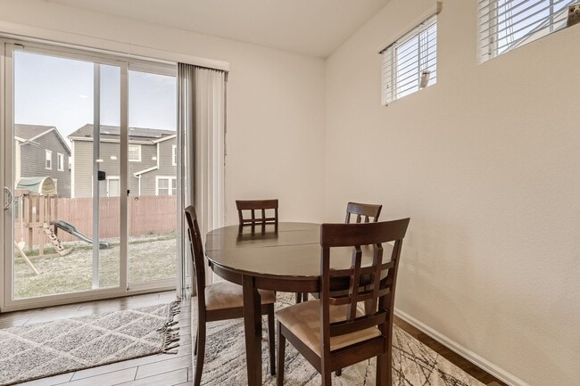 Building Photo - **** SPECIAL OFFER: 1 Month Rent FREE, if lease by July 1st week ****** Beautiful 4 bed, 4 bath h...