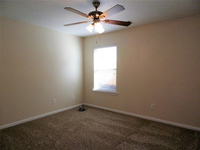 Building Photo - 2115 Summit Meadow Dr