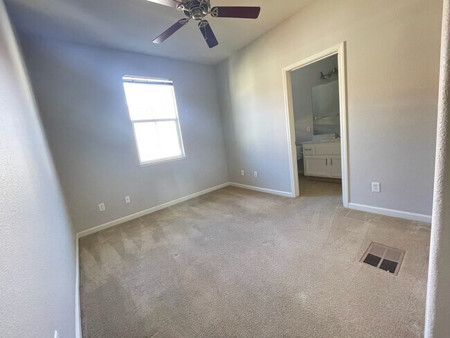 Building Photo - 1585 Agnew Road