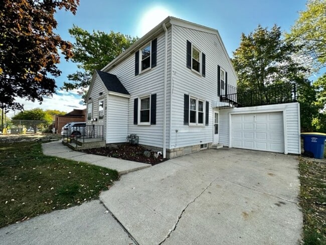 Primary Photo - 1331 9th St