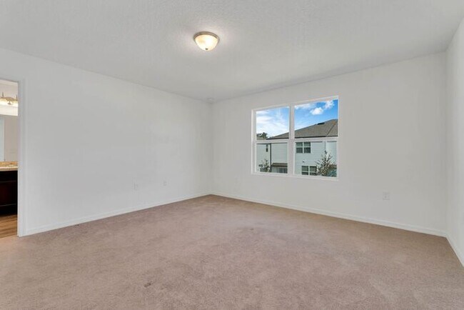 Building Photo - Townhome in Madison Place Davenport