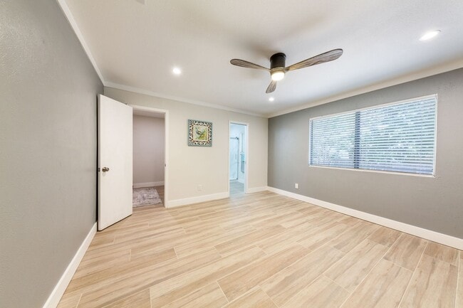 Building Photo - 7107 Barnsdale Way  Austin TX 78745