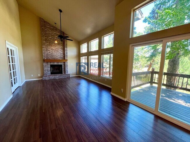Building Photo - 120 Tall Pine Ln