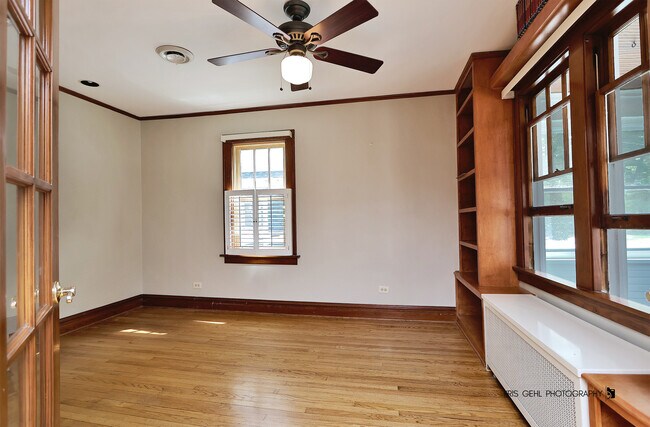 Building Photo - 324 W Slade St