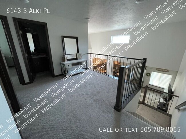 Building Photo - 6143 S Alki Pl