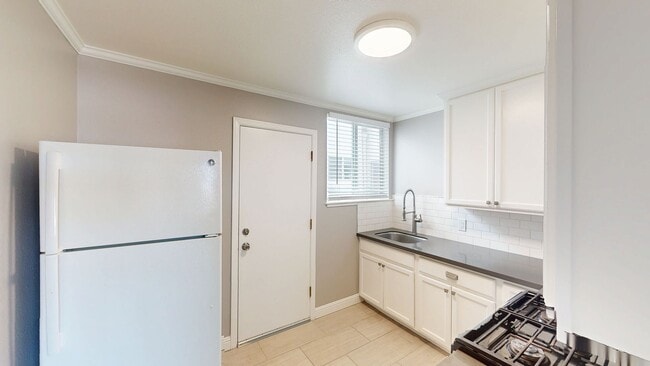 Building Photo - 501 Velasco Ave