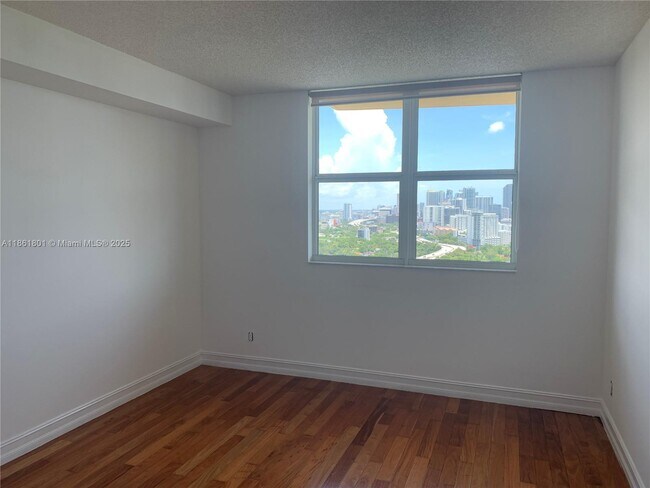 Building Photo - 2475 Brickell Ave
