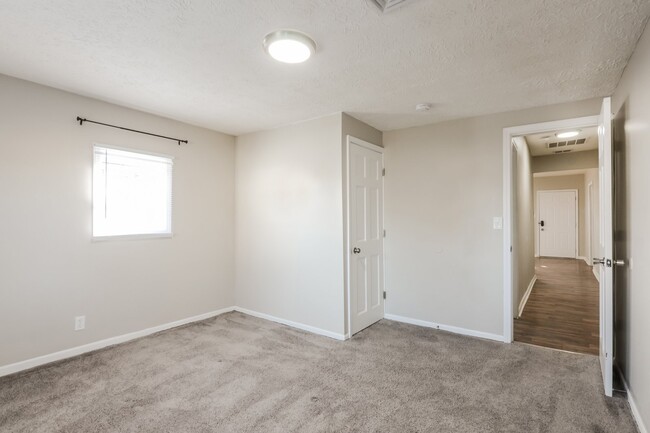 Building Photo - 1515 Villa Ave
