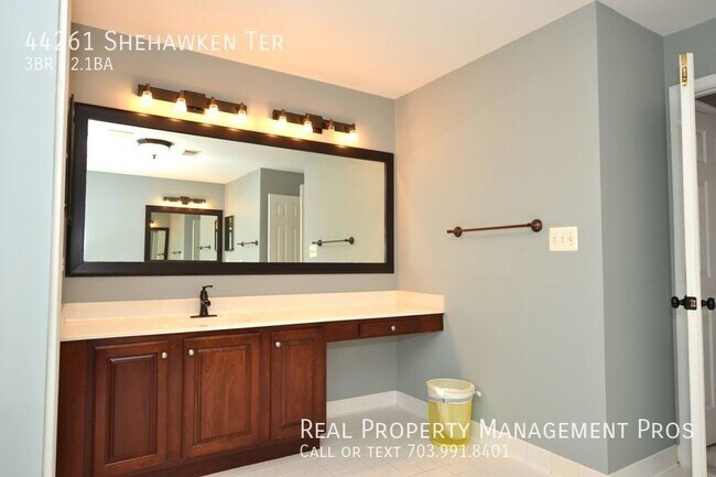 Building Photo - 44261 Shehawken Terrace