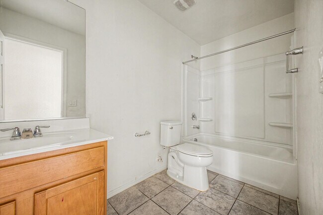 Building Photo - 12586 W Myrtle Ave