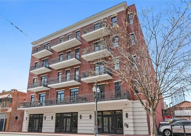 Building Photo - 731 St Charles Ave