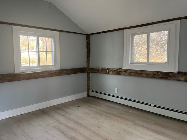 Building Photo - 434 Hurlbutt St